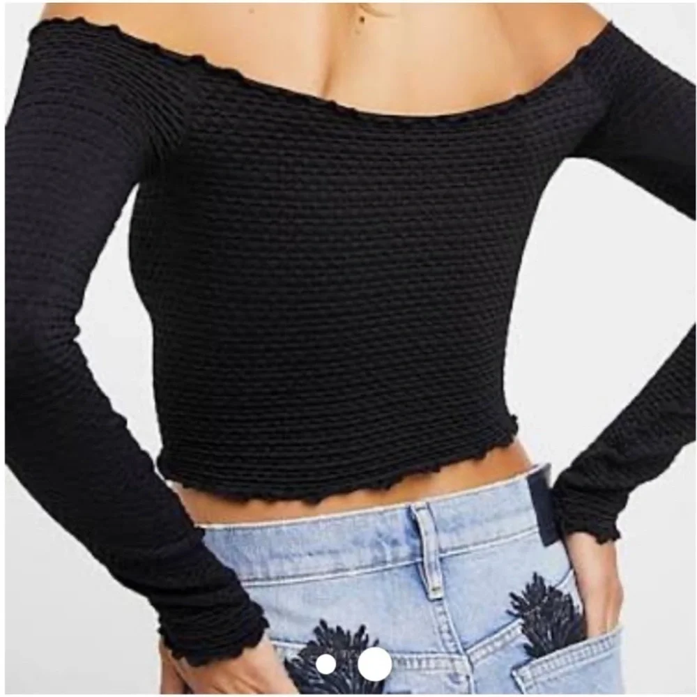 Intimately Free People Textured Long Sleeve Crop top size medium large in black